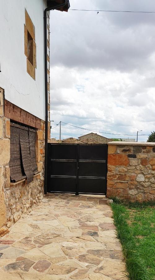 Casa Del Medio Villa Fuentecantos Luaran gambar